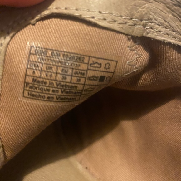 UGG - Picture 2 of 7